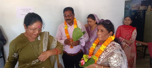 जोशीलमती संकुल में सेवानिवृत्त शिक्षकों को दी गई भावभीनी विदाई