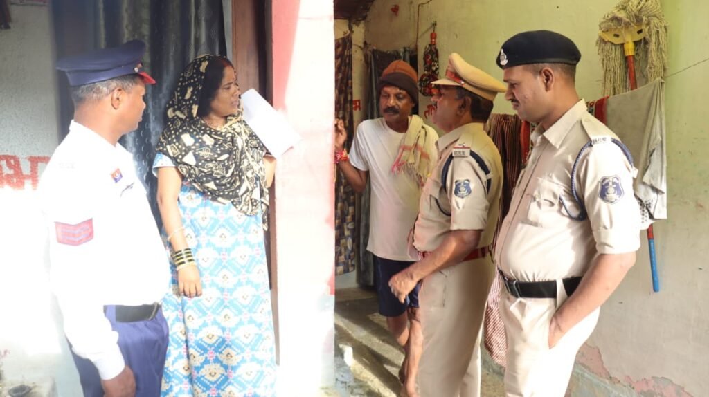पुलिस का सघन चेकिंग अभियान : बाहरी मुसाफिरों, गुंडा-बदमाशों और संदिग्धों की हुई पहचान
