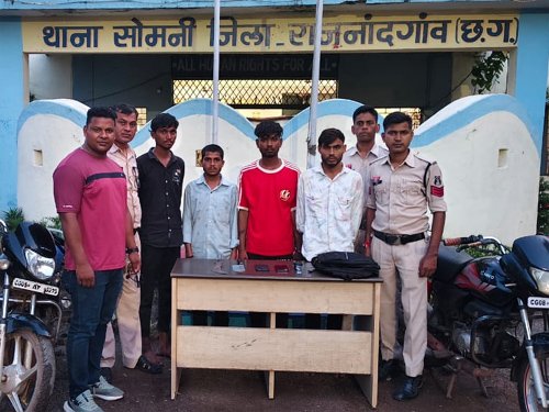 युवक से लूट करने वाले चार आरोपी गिरफ्तार, लूट की सामग्री और हथियार बरामद