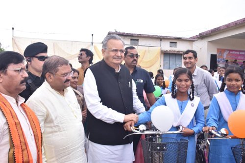 विधानसभा अध्यक्ष ने 63 बालिकाओं को सरस्वती सायकल योजना अंतर्गत किया निःशुल्क सायकल वितरण