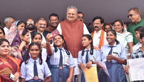 विधानसभा अध्यक्ष ने सुकुलदैहान में 2 करोड़ 50 लाख रूपए के विकास कार्यों का किया लोकार्पण एवं भूमिपूजन