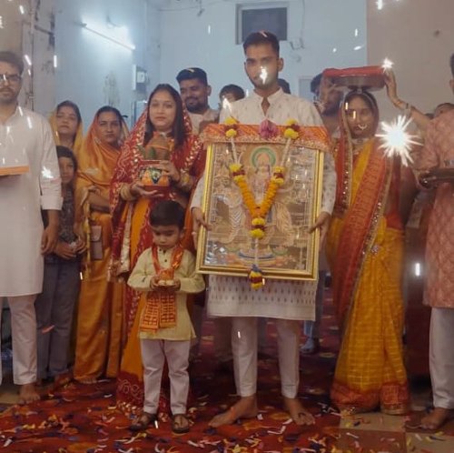 मां जगदंब उत्सव समिति द्वारा निकाली गई माता रानी की चुनरी यात्रा