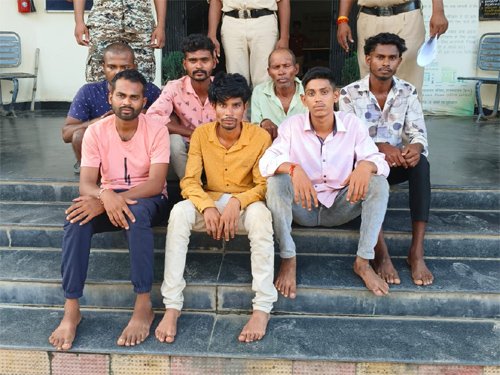 डोंगरगढ़ नवरात्रि मेले में पुलिस की सख्ती, महिला सहित 8 बदमाशों के खिलाफ की गई प्रतिबंधात्मक कार्रवाई