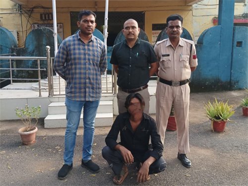 मोबाइल टावर और पल्सर बाइक दिलाने के नाम पर धोखाधड़ी करने वाला 7 साल से फरार आरोपी गिरफ्तार