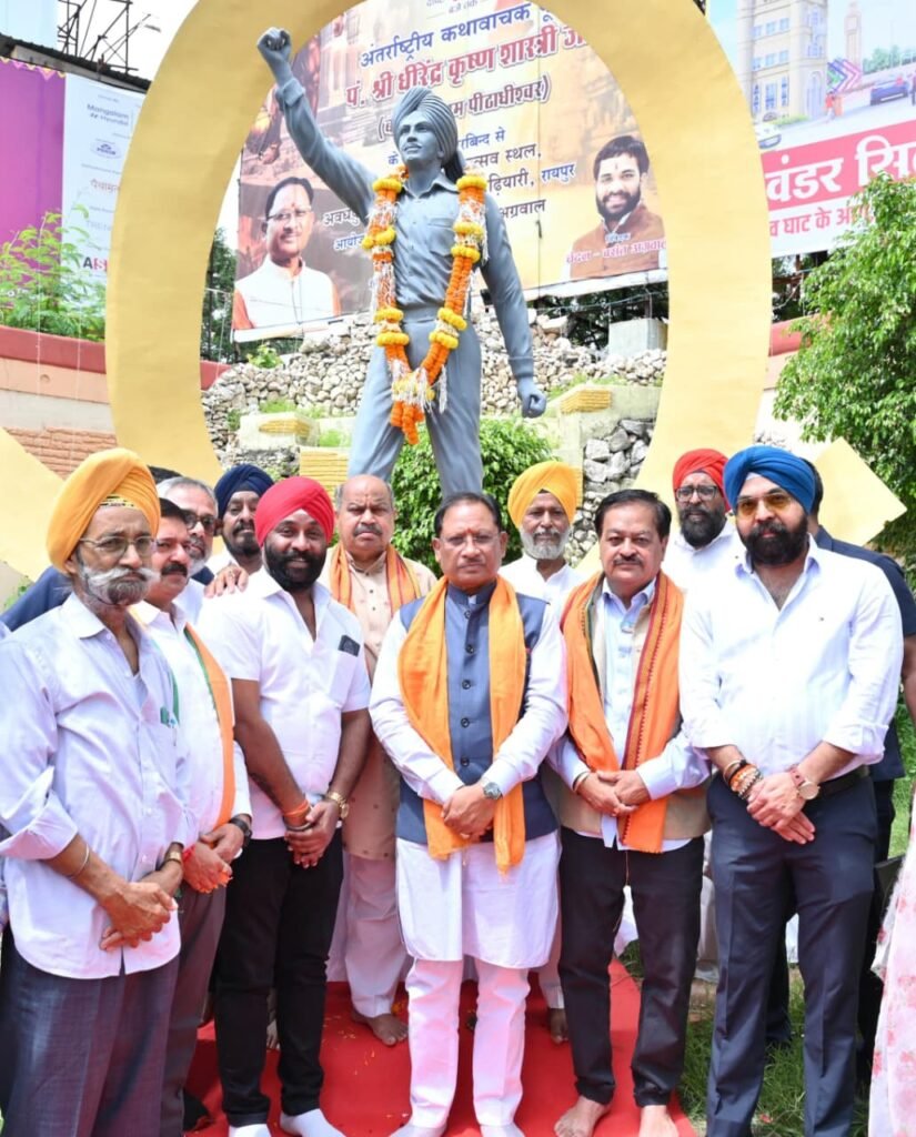 मुख्यमंत्री विष्णु देव साय ने अमर शहीद भगत सिंह की प्रतिमा पर माल्यार्पण कर किया नमन