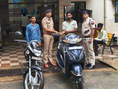 गुम हुई दो मोटरसाइकिलों को बसंतपुर पुलिस ने किया बरामद