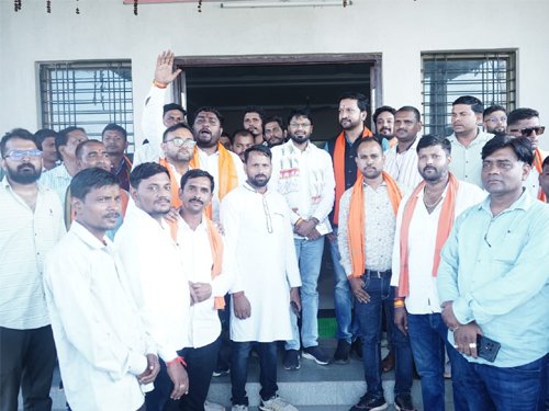 राहुल योगराज टिकरिहा के प्रथम आगमन पर युवा मोर्चा ने किया भव्य स्वागत