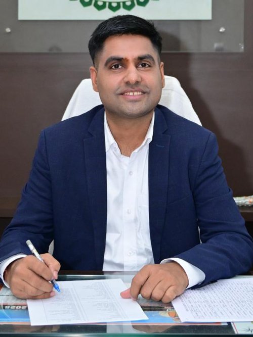 जिले के नवपदस्थ कलेक्टर जितेन्द्र यादव ने किया कार्यभार ग्रहण