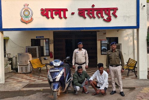 पुलिस ने लूट के दो आरोपी गिरफ्तार, धारदार चाकू दिखाकर 4500 रुपए लूटने का मामला