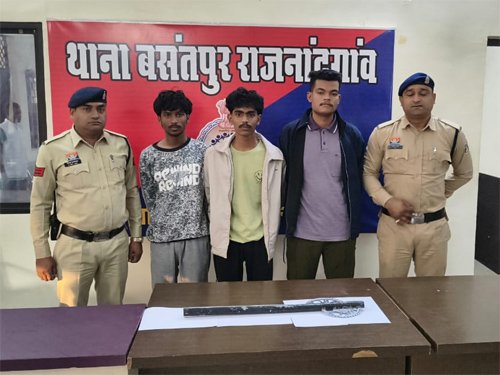 पुरानी रंजिश में मारपीट, तीन गिरफ्तार