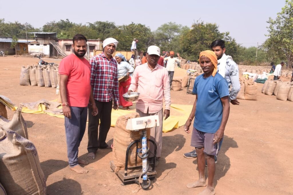 धान खरीदी उत्सव से किसानों में खुशी, 8003 किसानों से 94.20 करोड़ का 3.96 लाख क्विंटल धान खरीदा