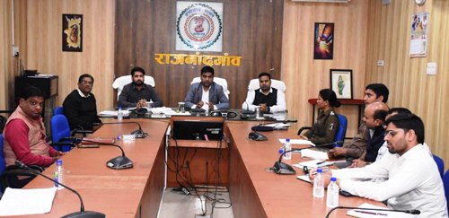 परीक्षा के सुचारू संचालन में पर्यवेक्षकों एवं केन्द्राध्यक्षों की महत्वपूर्ण जिम्मेदारी : कलेक्टर