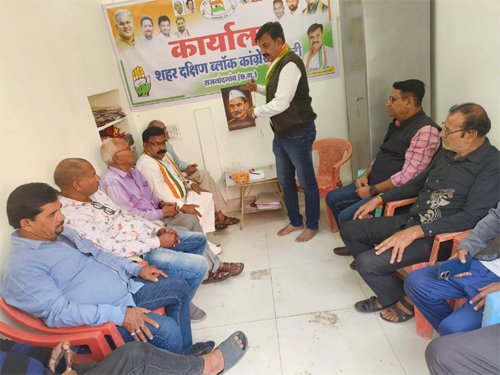 कांग्रेसी कार्यकर्ताओं ने डॉ. राजेंद्र प्रसाद की जयंती पर दी श्रद्धांजलि