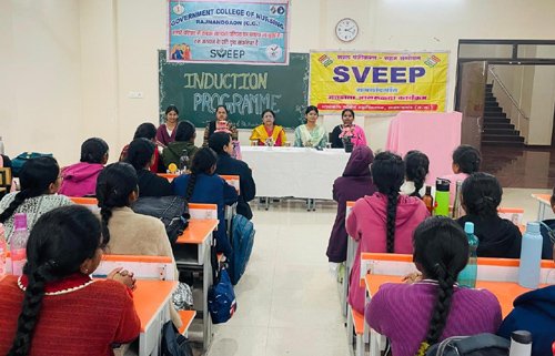 शासकीय नर्सिंग महाविद्यालय में स्वीप कार्यक्रम संपन्न, छात्राओं ने ली मतदान की शपथ