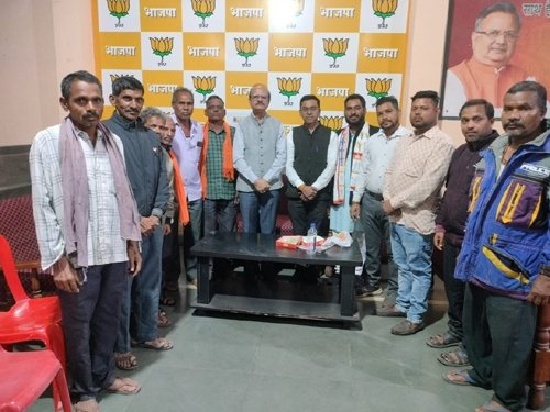 पूर्व सांसद अभिषेक के प्रयासों से डोंगरगांव के किसानों को टोकन मिलने लगी राहत