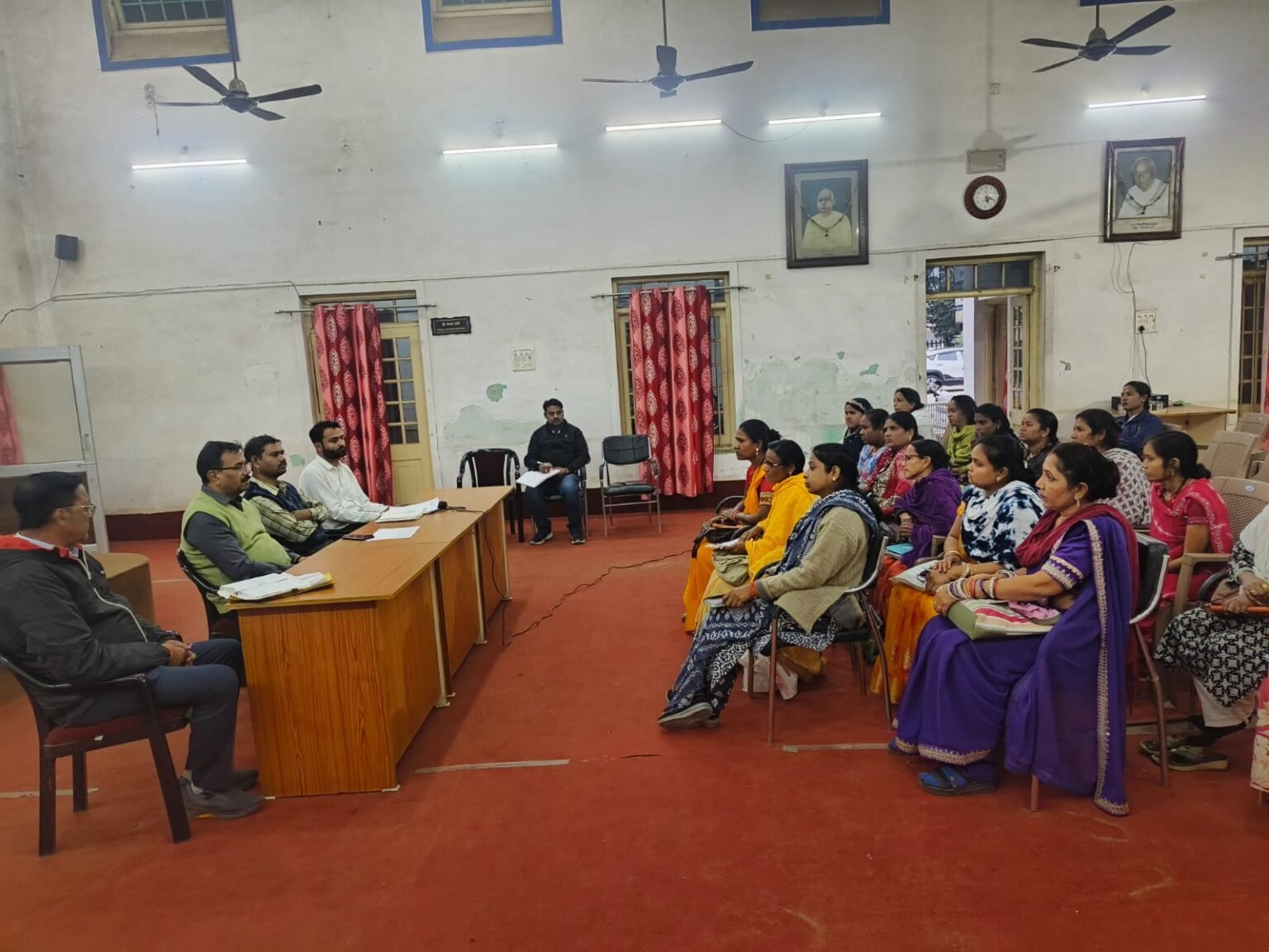 आयुक्त ने ली एसएलआरएम सेन्टर प्रभारियों की बैठक, घर-घर कचरा संग्रहण और पृथककरण पर जोर
