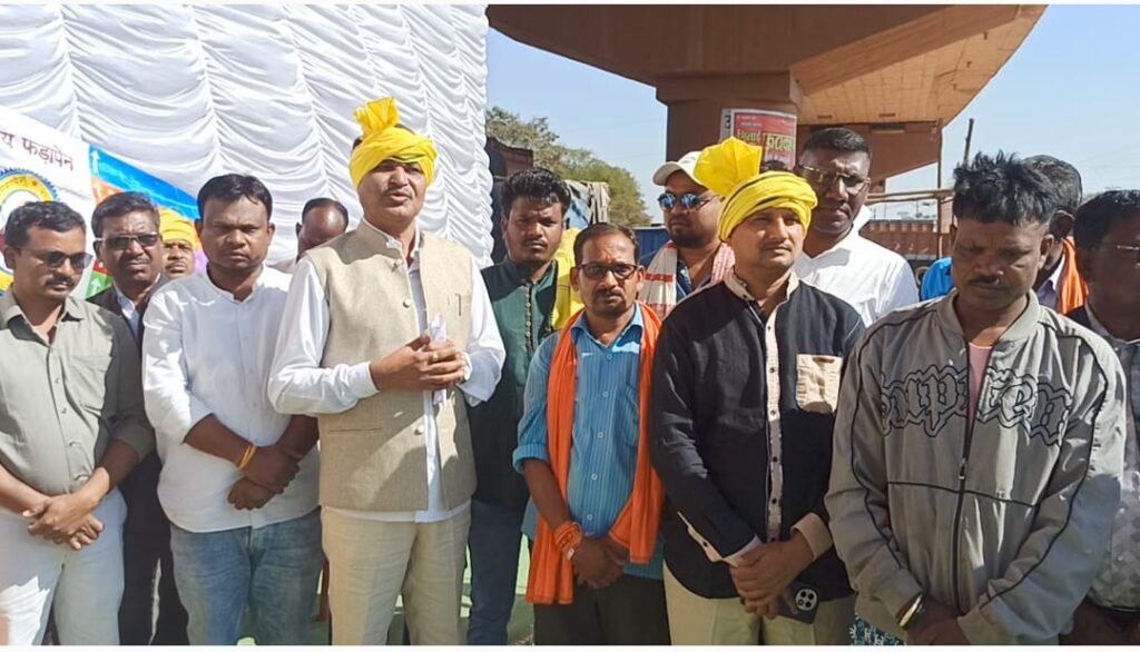शहीद वीर नारायण सिह के बलिदान दिवस पर फरहद चौक में हुआ कार्यक्रम, महापौर ने किया नामकरण