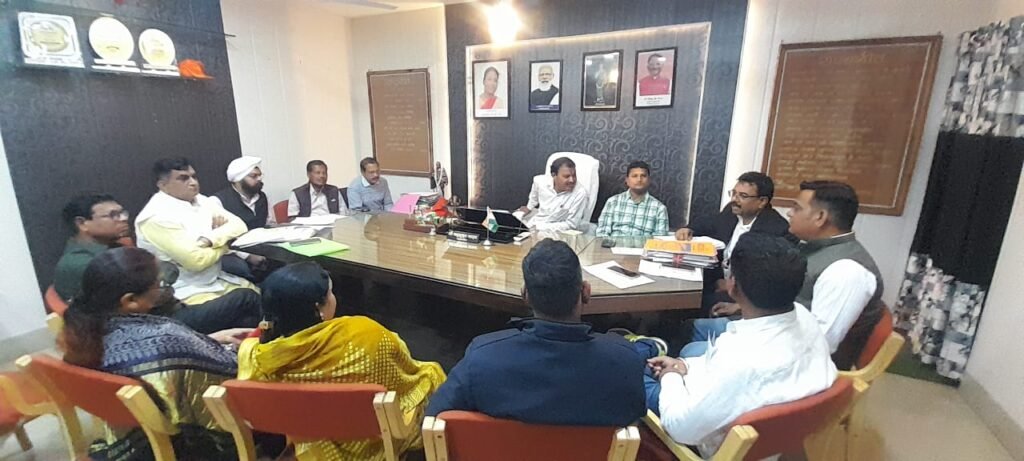 महापौर मधुसूदन यादव की अध्यक्षता में महापौर परिषद की बैठक संपन्न