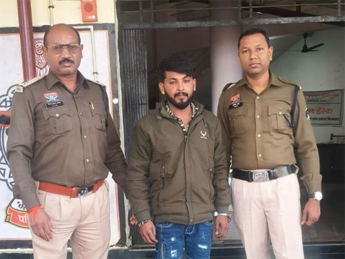 सोशल मीडिया पर न्यूड फोटो और वीडियो वायरल करने वाले आरोपी को चिचोला पुलिस ने किया गिरफ्तार