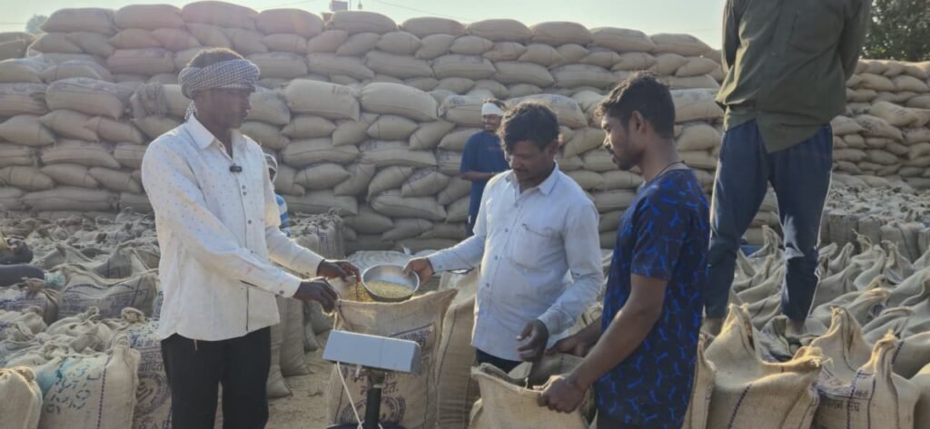 किसान अजय कुमार इस वर्ष धान बिक्री की राशि से करेंगे भतीजे की शादी