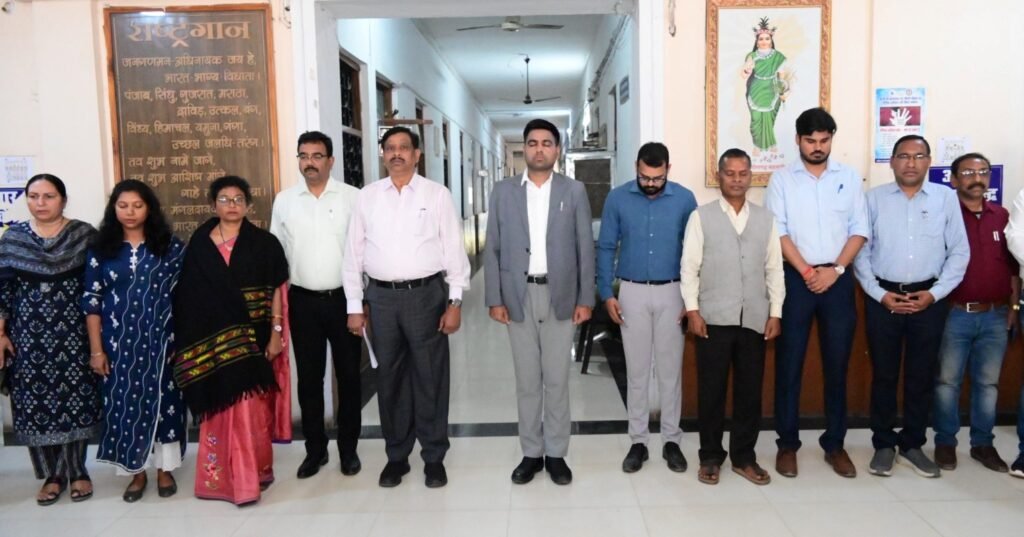 भारत के स्वतंत्रता संग्राम के अमर शहीदों को मौन धारण कर दी गई श्रद्धाजंलि