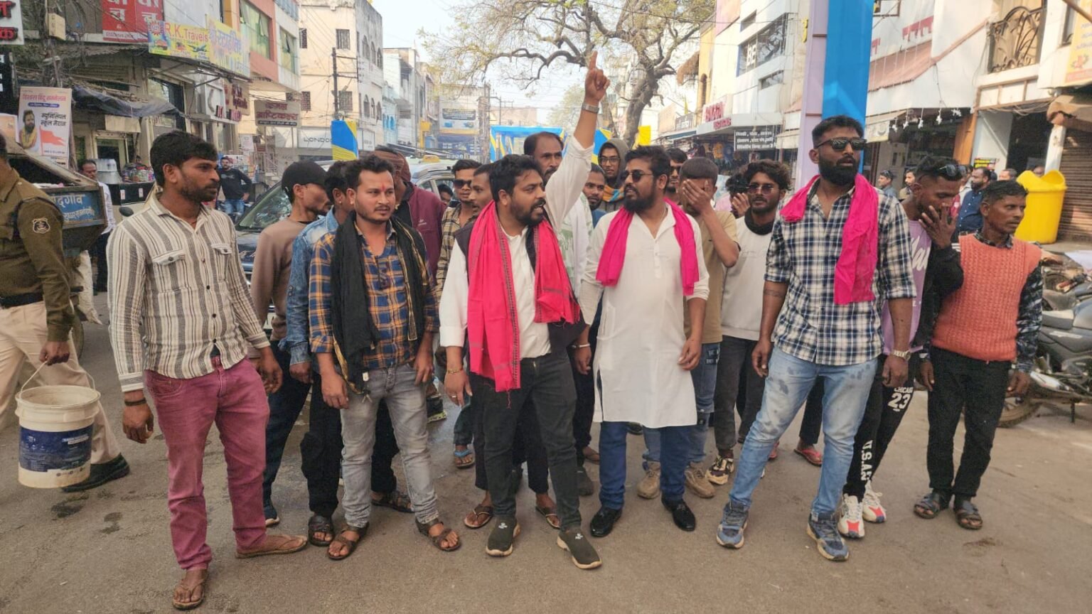 तमनार में महिला पुलिसकर्मी पर बर्बरता के विरोध में जोगी कांग्रेस का प्रदर्शन, मंत्री-सीएम के पुतले का किया दहन