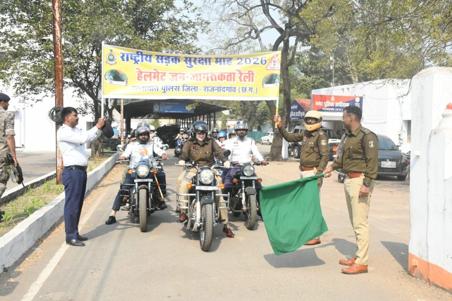 सड़क सुरक्षा माह में हेलमेट जागरूकता रैली आयोजित