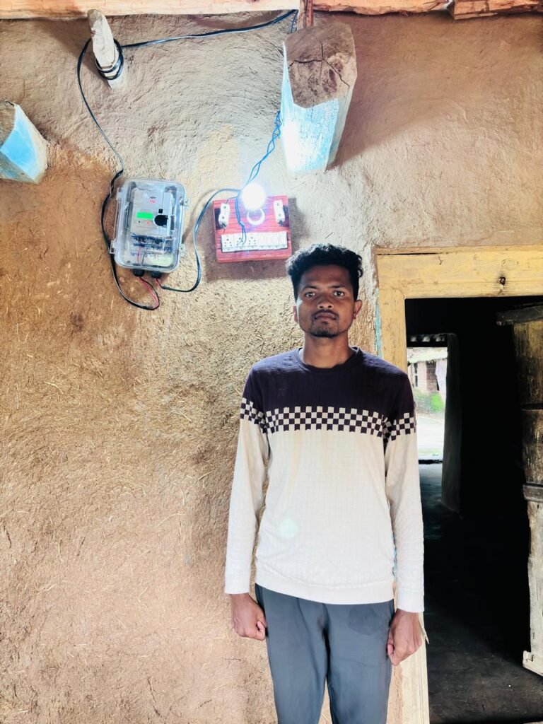 मुख्यमंत्री मजराटोला विद्युतीकरण योजना : वनांचल के 17 गांवों में बिजली से रोशन हुआ जीवन, चिमनी युग का हुआ अंत