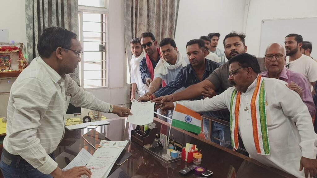 चिखली ओवरब्रिज की सड़क जर्जर, लाईटें बंद, संकेतक तक नहीं लगाए गए, कांग्रेस ने पीडब्लूडी को घेरा
