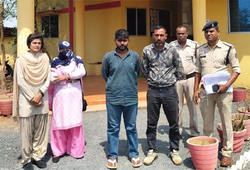 माइनिंग अधिकारी बनकर वसूली करने वाले तीन आरोपी गिरफ्तार