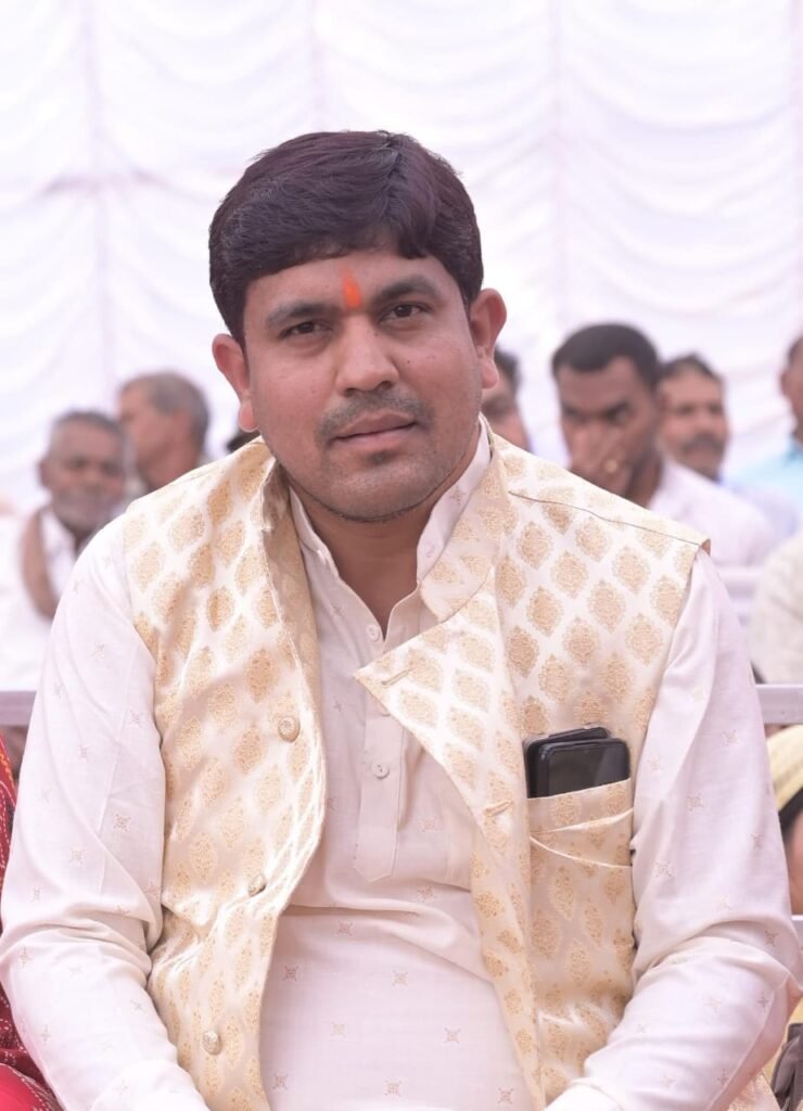 जिला साहू संघ चुनाव : उपाध्यक्ष प्रत्याशी ओमप्रकाश साहू ने मांगा आशीर्वाद, संगठन-अनुभव और समाजसेवा को लेकर उतरेंगे मैदान में