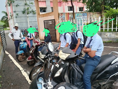 स्कूलों में यातायात जागरूकता अभियान, विद्यार्थियों को सड़क सुरक्षा नियमों की दी जानकारी