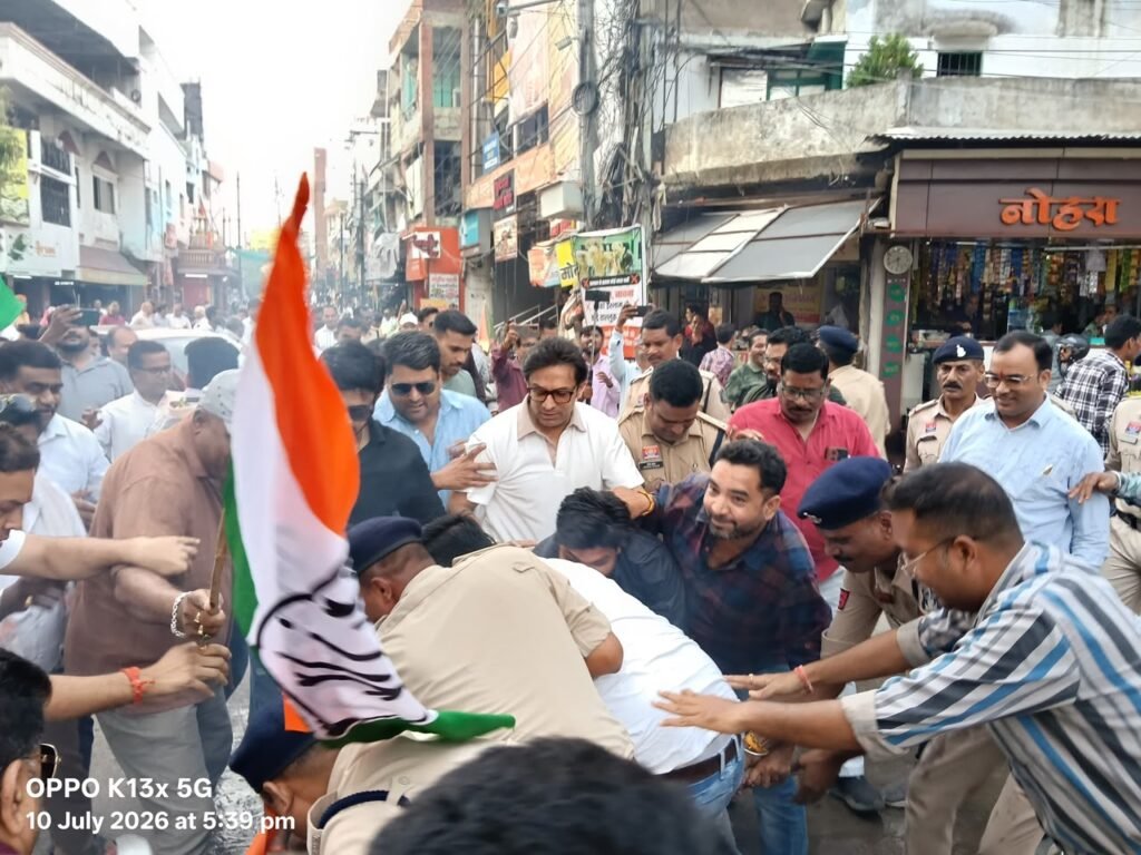 जांच एजेंसियों के दुरुपयोग के खिलाफ कांग्रेस का उग्र प्रदर्शन, पुलिस से झूमाझटकी के बीच प्रधानमंत्री व मुख्यमंत्री का पुतला दहन