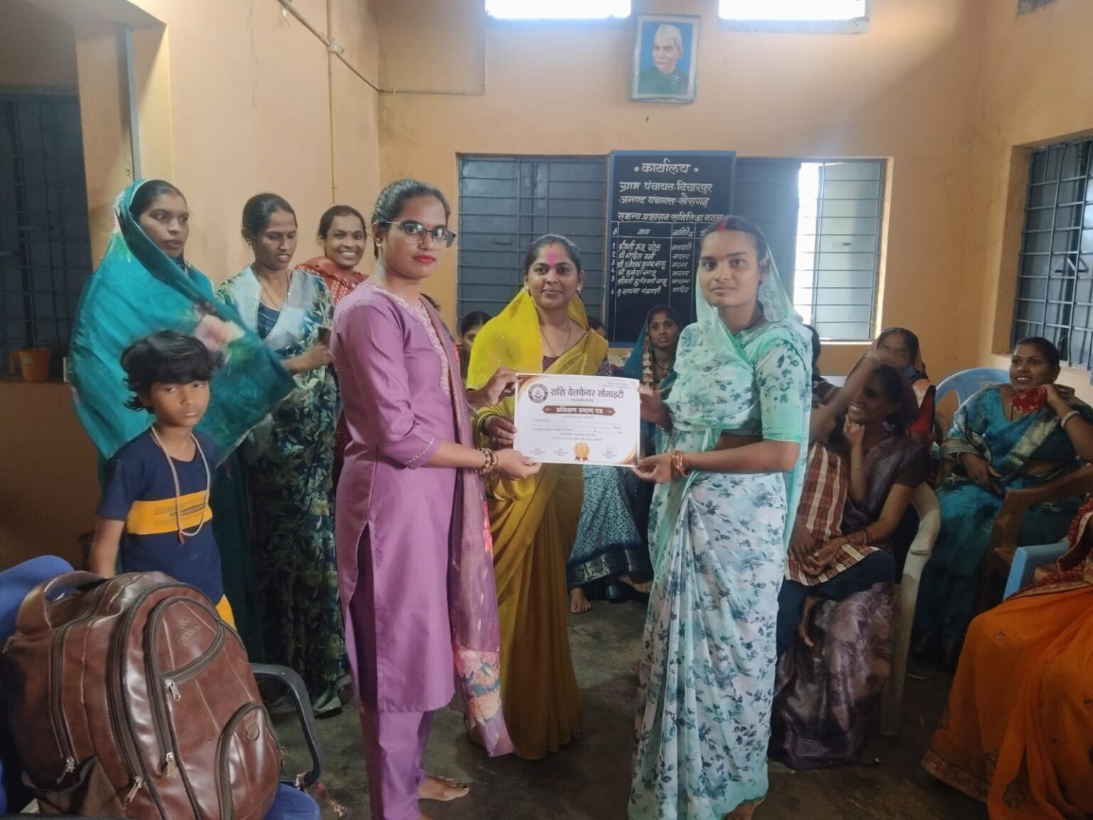 आत्मनिर्भरता की ओर बढ़े महिलाओं के कदम : विचारपुर में सिलाई प्रशिक्षण शिविर का समापन