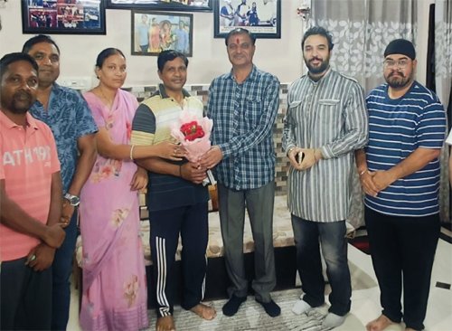 कॉमनवेल्थ रजत पदक विजेता ज्ञानेश्वरी यादव के घर पहुंचे महापौर, परिवार को दी बधाई